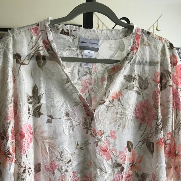 ALFRED DUNNER size L Petite Ivory & Pink Floral Sheer Burnout Textured Top - Picture 2 of 5